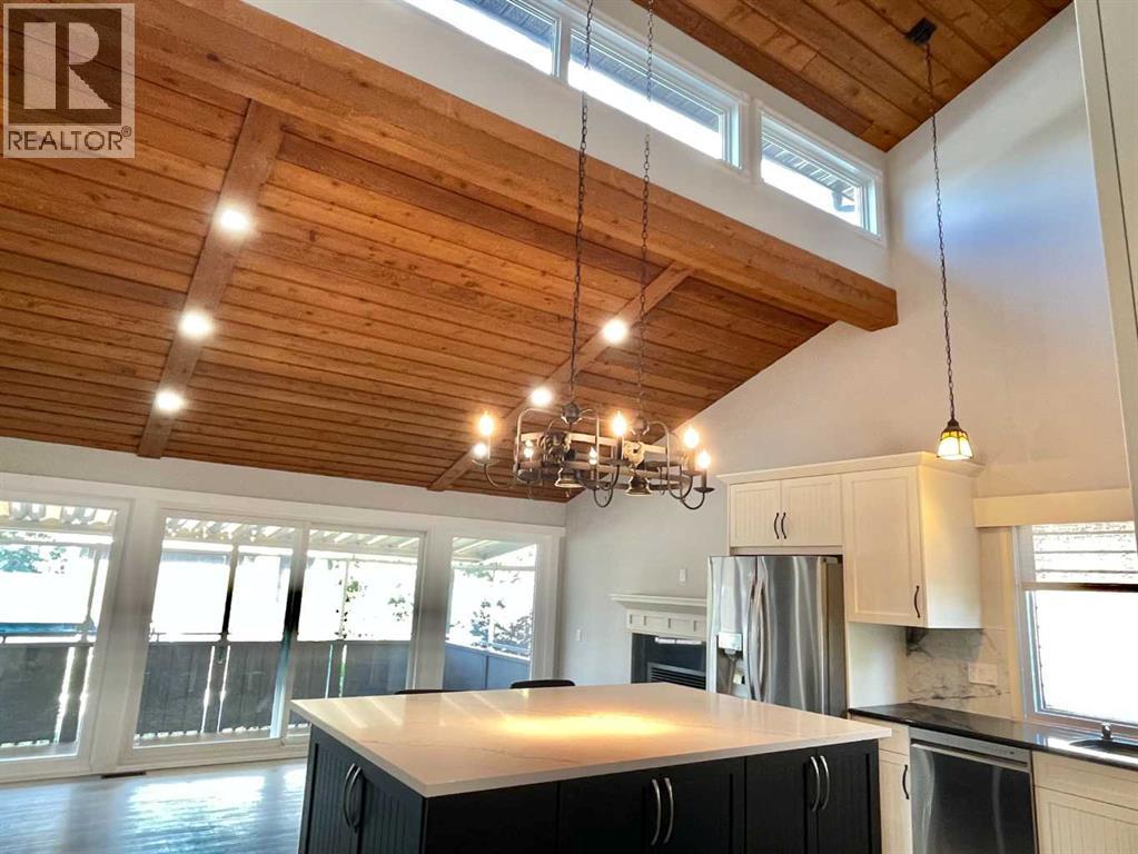 Photo 6 of 3020 Palliser Drive Sw, Calgary AB