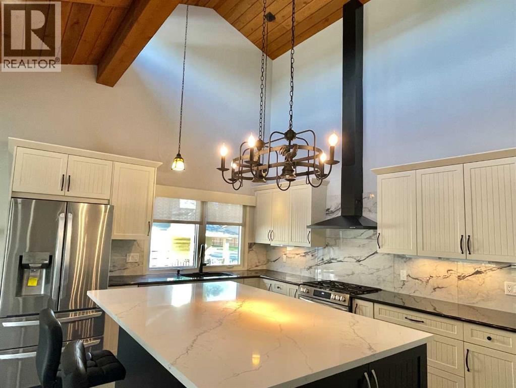 Photo 2 of 3020 Palliser Drive Sw, Calgary AB