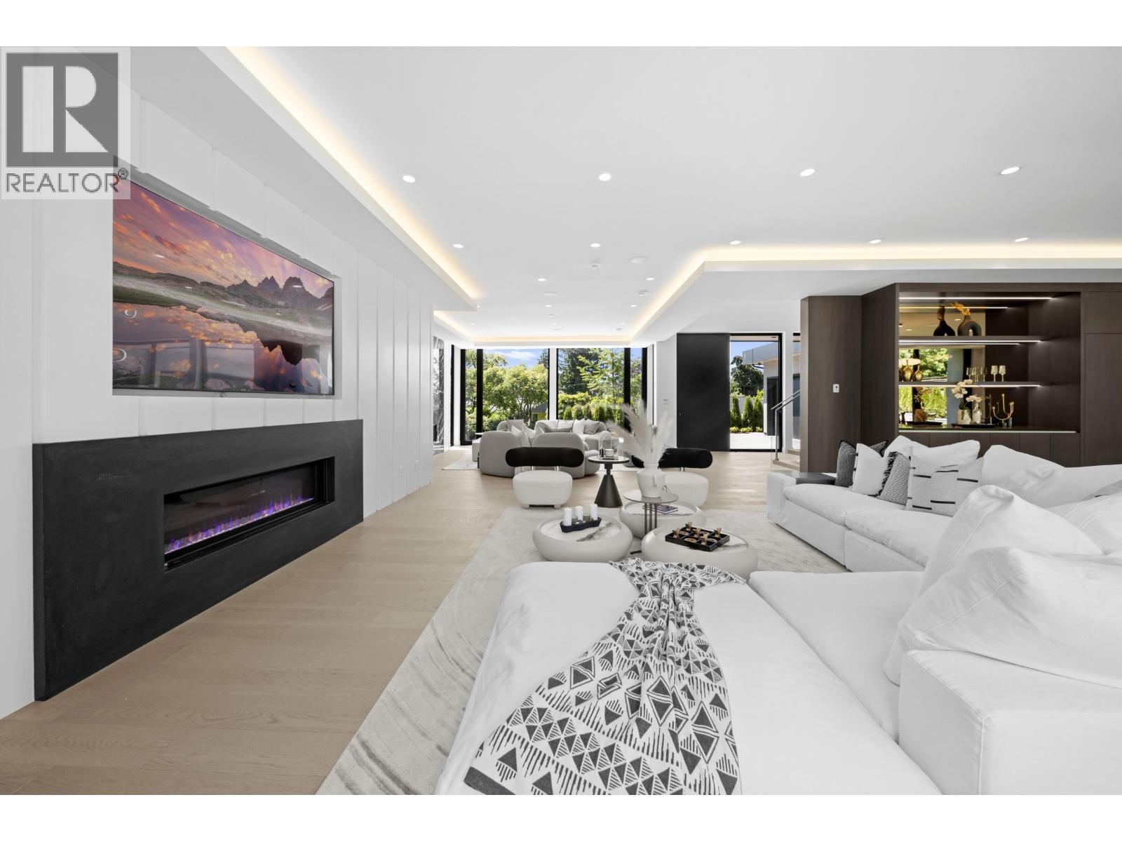 Photo 10 of 680 Westhyde Place, North Vancouver BC