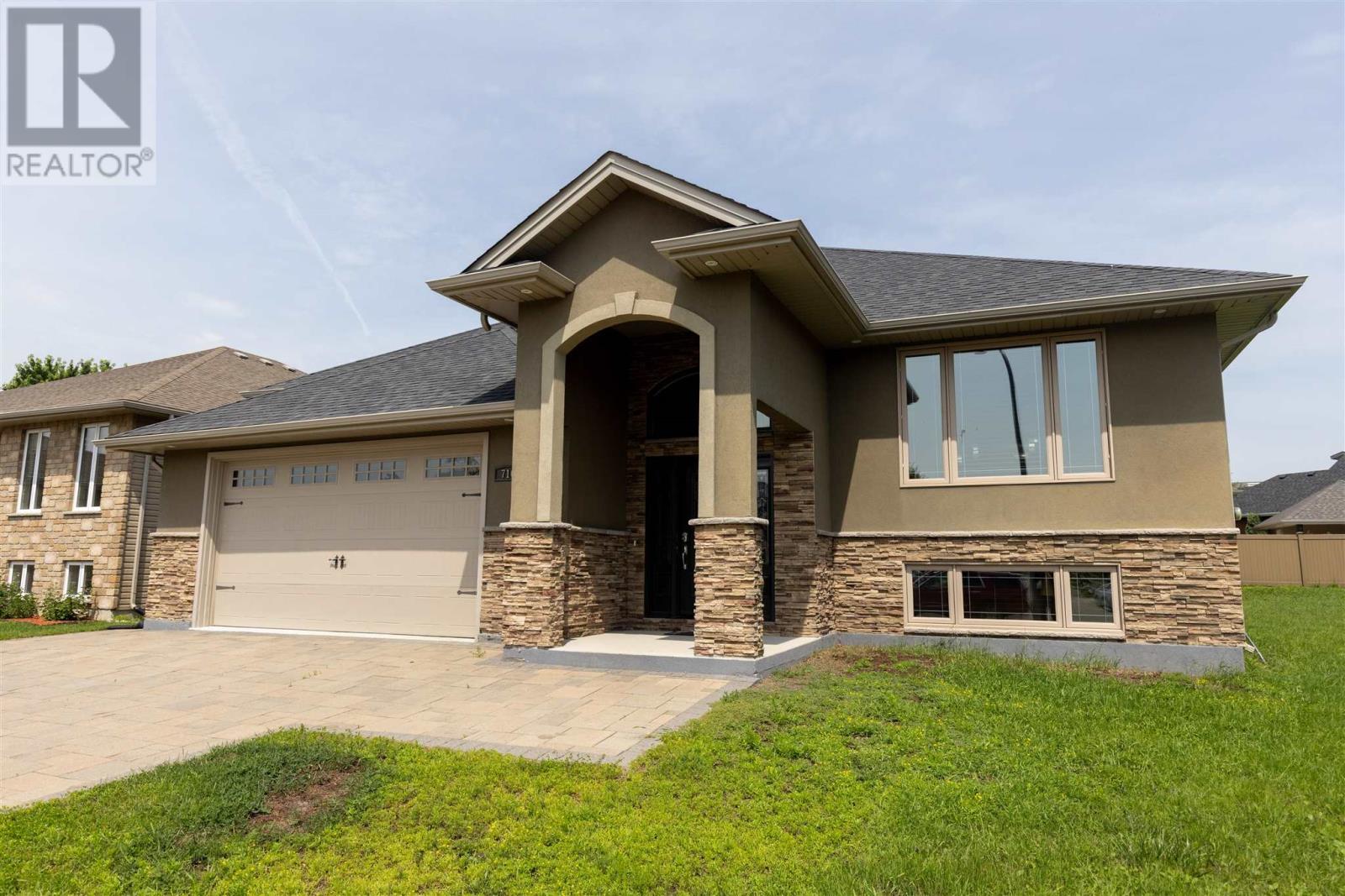 Photo 14 of 716 Lexington Cres, Thunder Bay ON