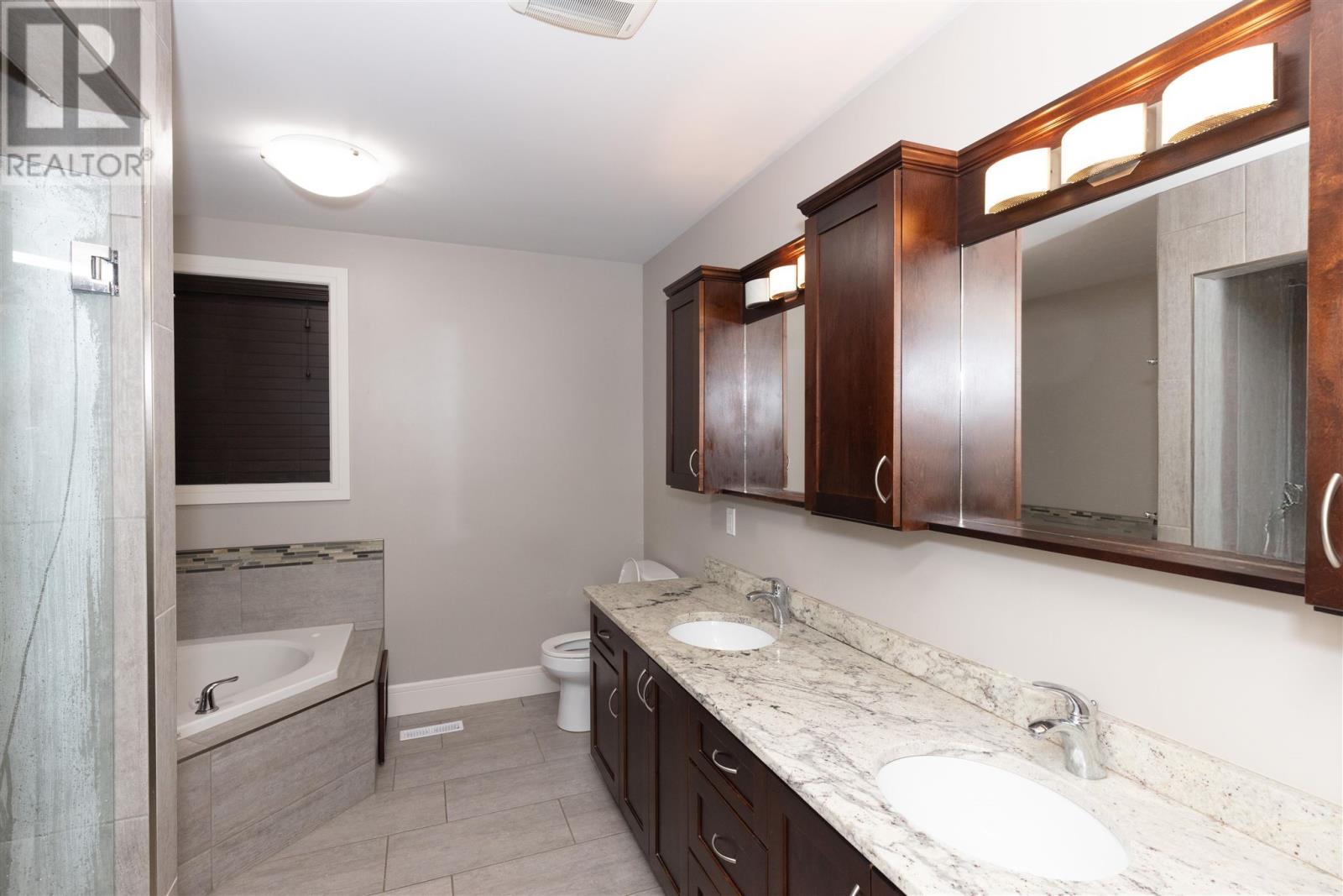 Photo 22 of 716 Lexington Cres, Thunder Bay ON