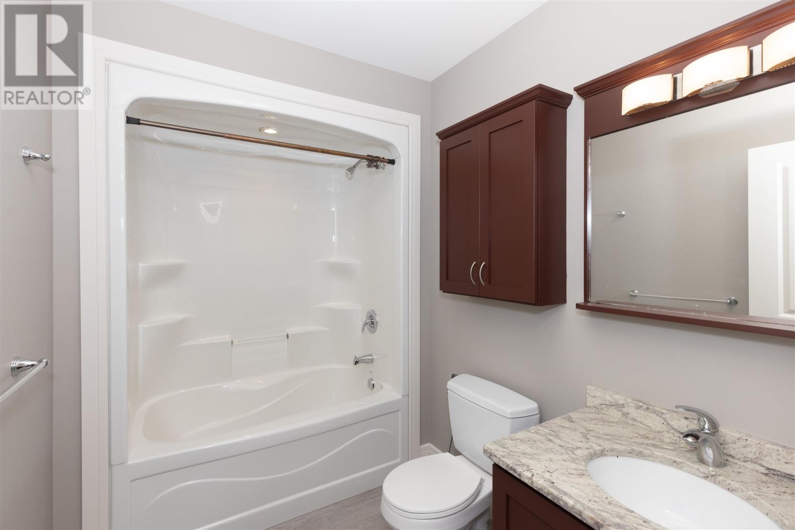 Photo 3 of 716 Lexington Cres, Thunder Bay ON