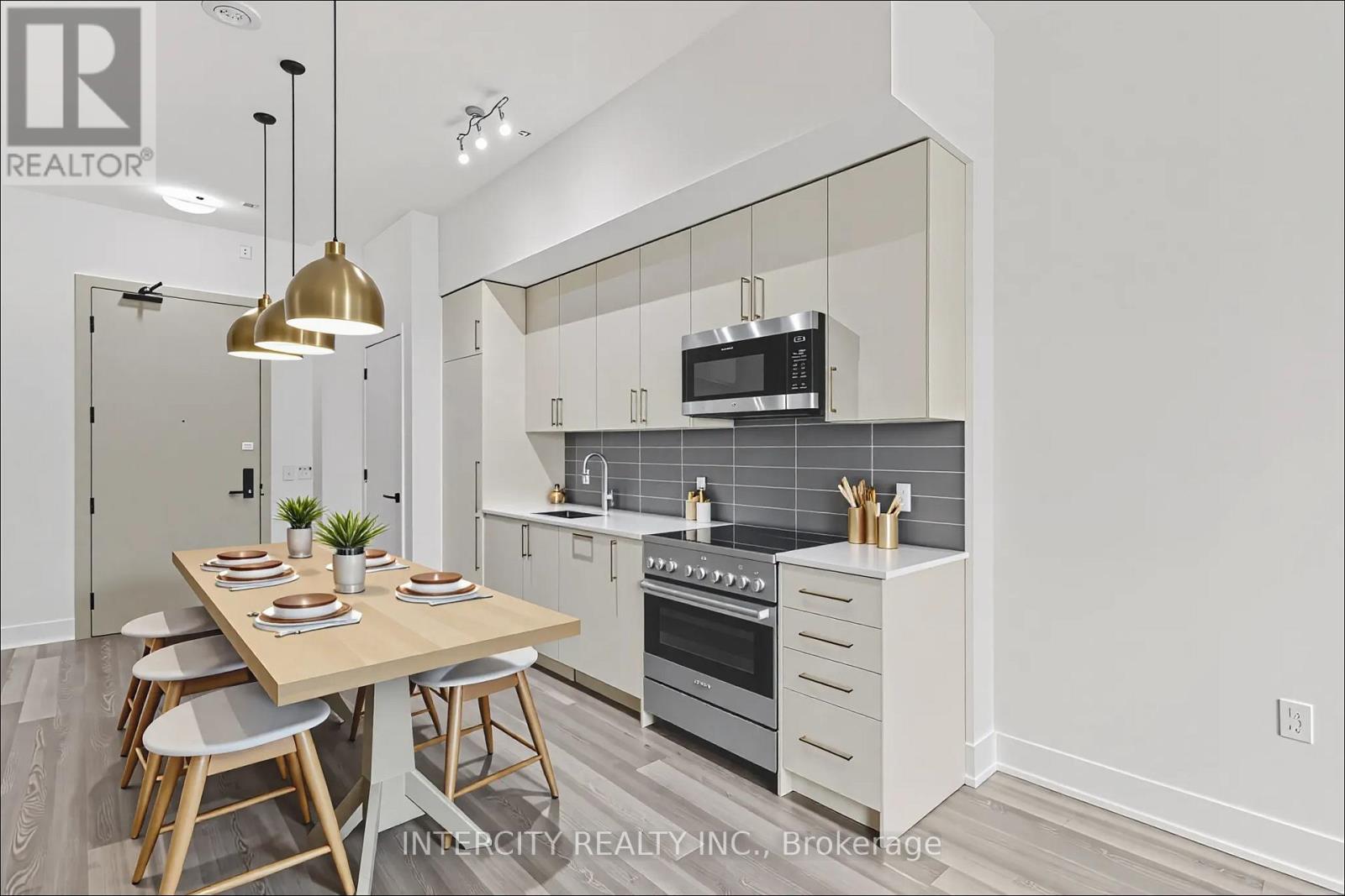 Photo 8 of 120 2075 King Road, King ON