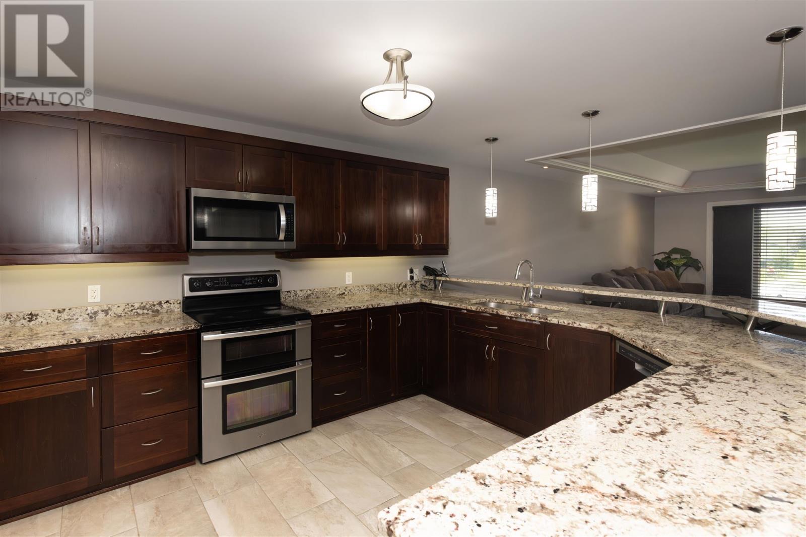 Photo 6 of 716 Lexington Cres, Thunder Bay ON