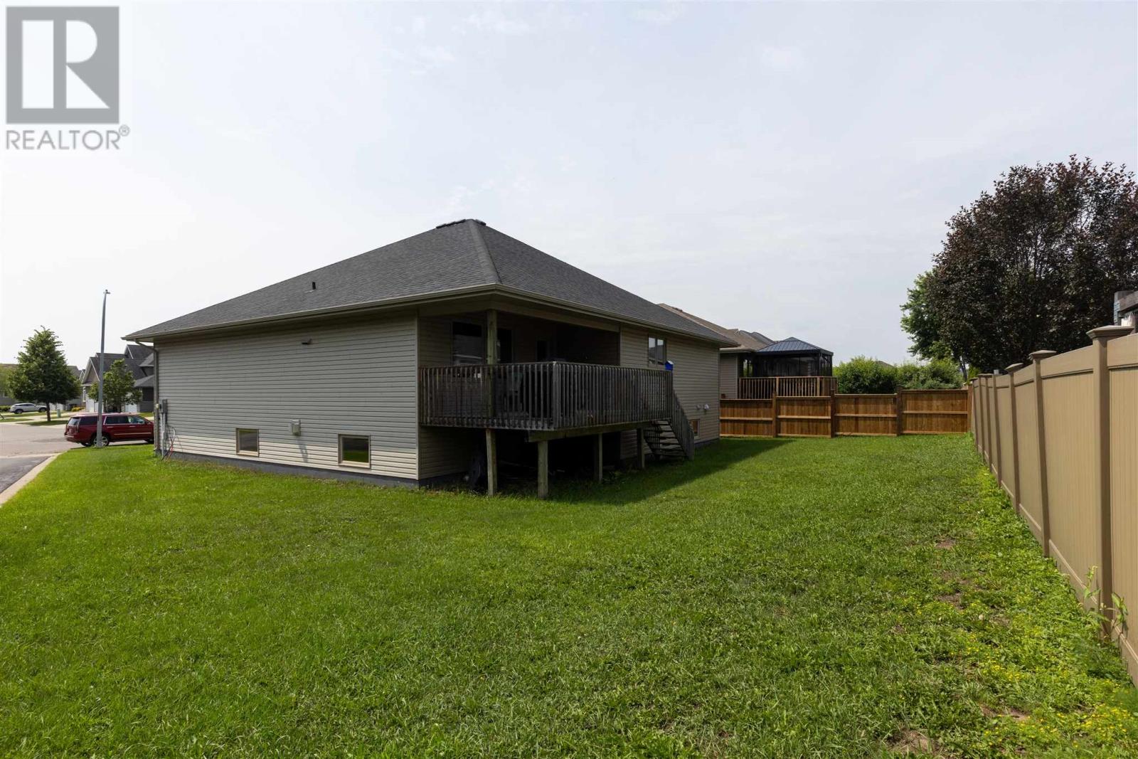 Photo 29 of 716 Lexington Cres, Thunder Bay ON