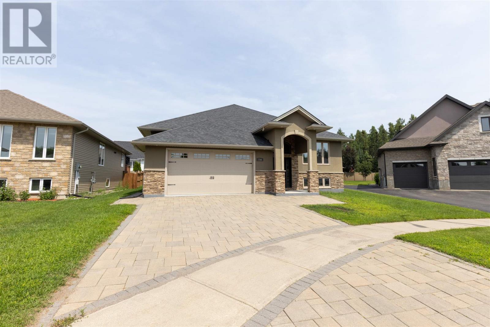 Photo 9 of 716 Lexington Cres, Thunder Bay ON