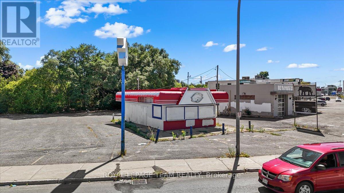 Photo 2 of 1503 Merivale Road, Ottawa ON