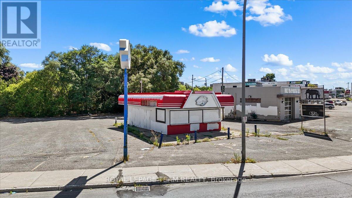 Photo 13 of 1503 Merivale Road, Ottawa ON