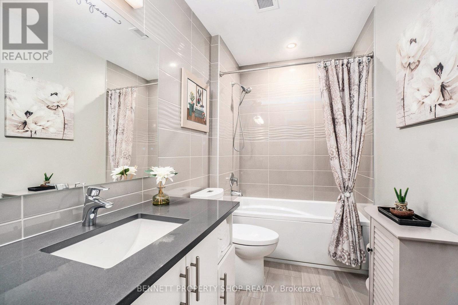 Photo 4 of 105 530 De Mazenod Avenue, Ottawa ON
