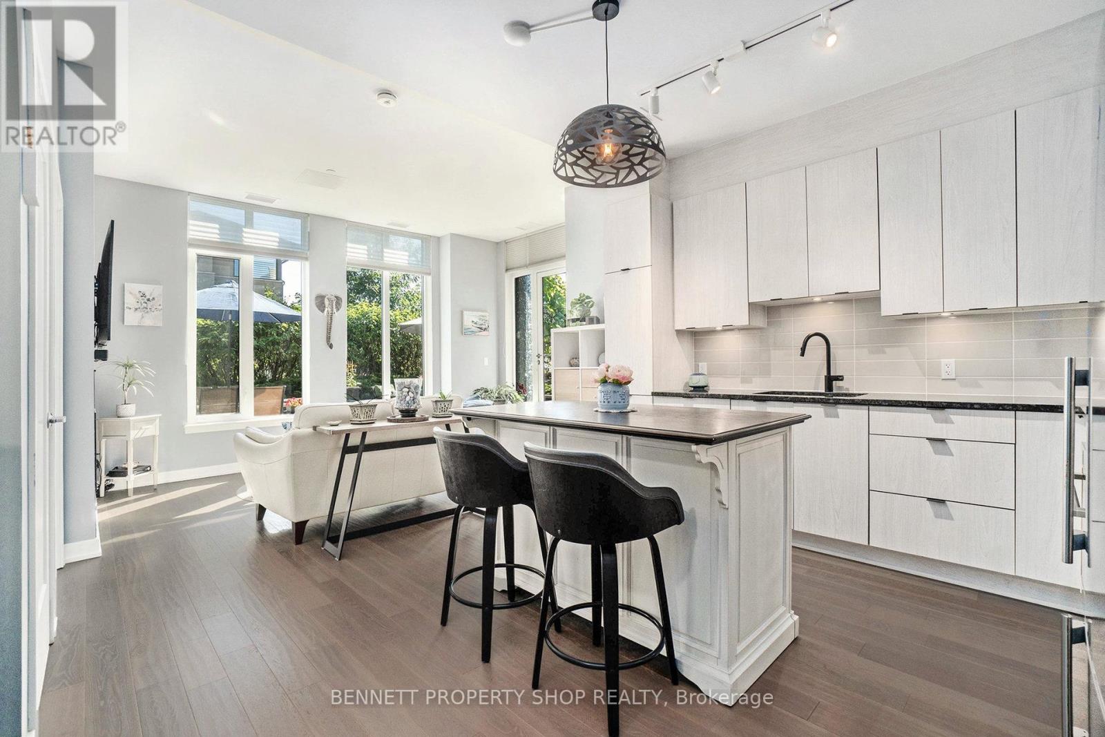 Photo 6 of 105 530 De Mazenod Avenue, Ottawa ON