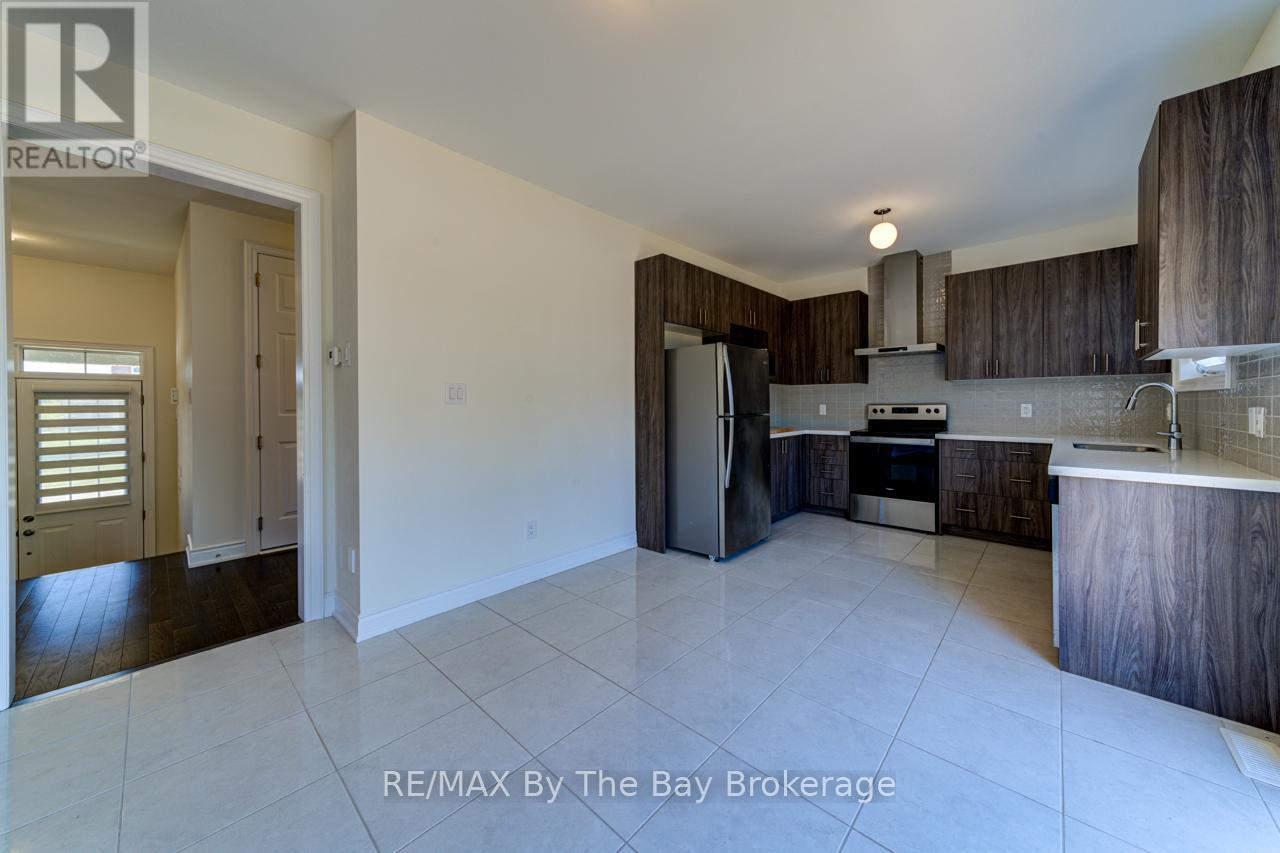 Photo 31 of 19 Beatrice Drive, Wasaga Beach ON