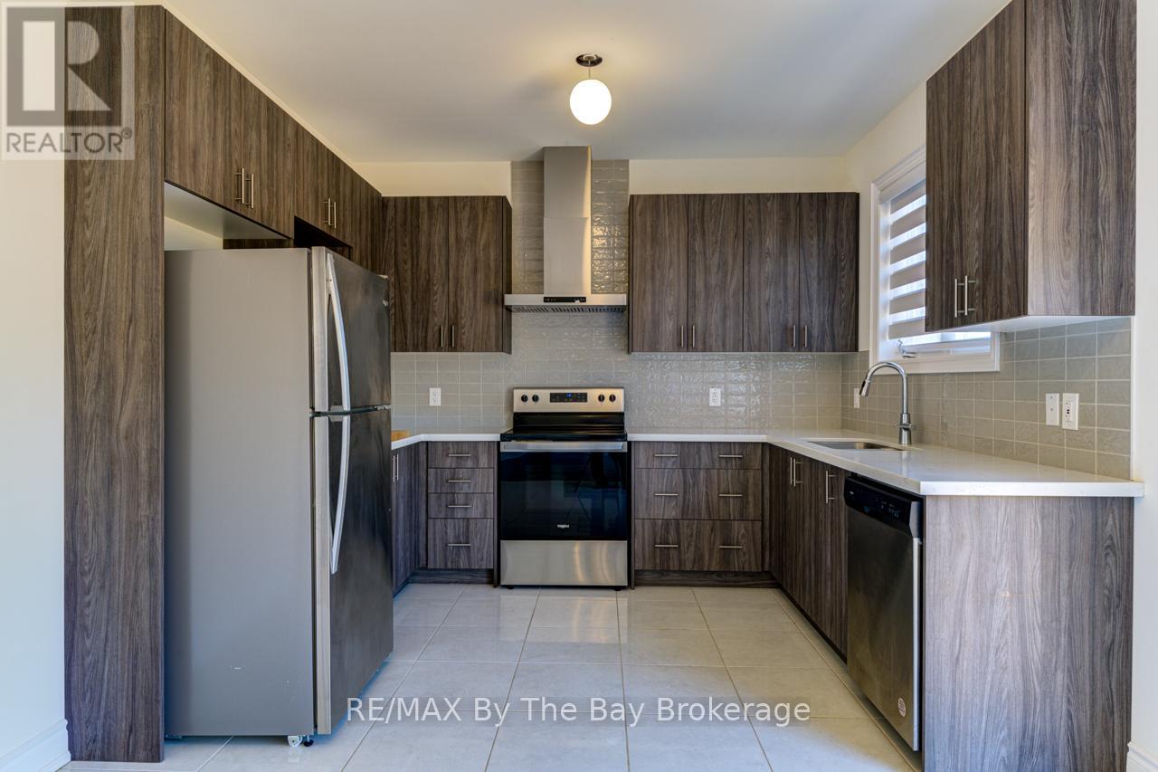 Photo 17 of 19 Beatrice Drive, Wasaga Beach ON