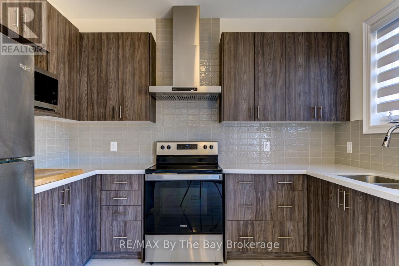 Photo 37 of 19 Beatrice Drive, Wasaga Beach ON