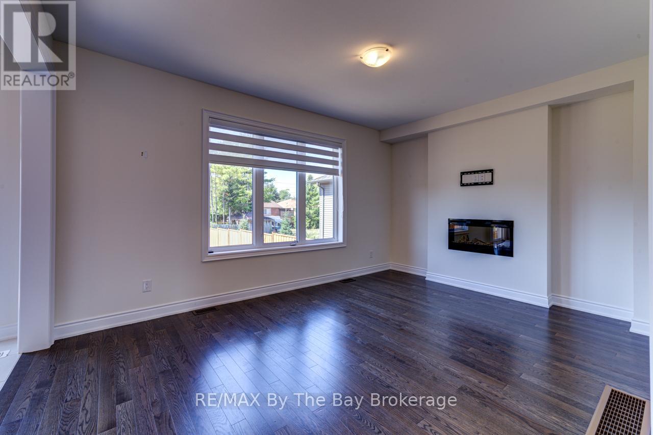 Photo 10 of 19 Beatrice Drive, Wasaga Beach ON
