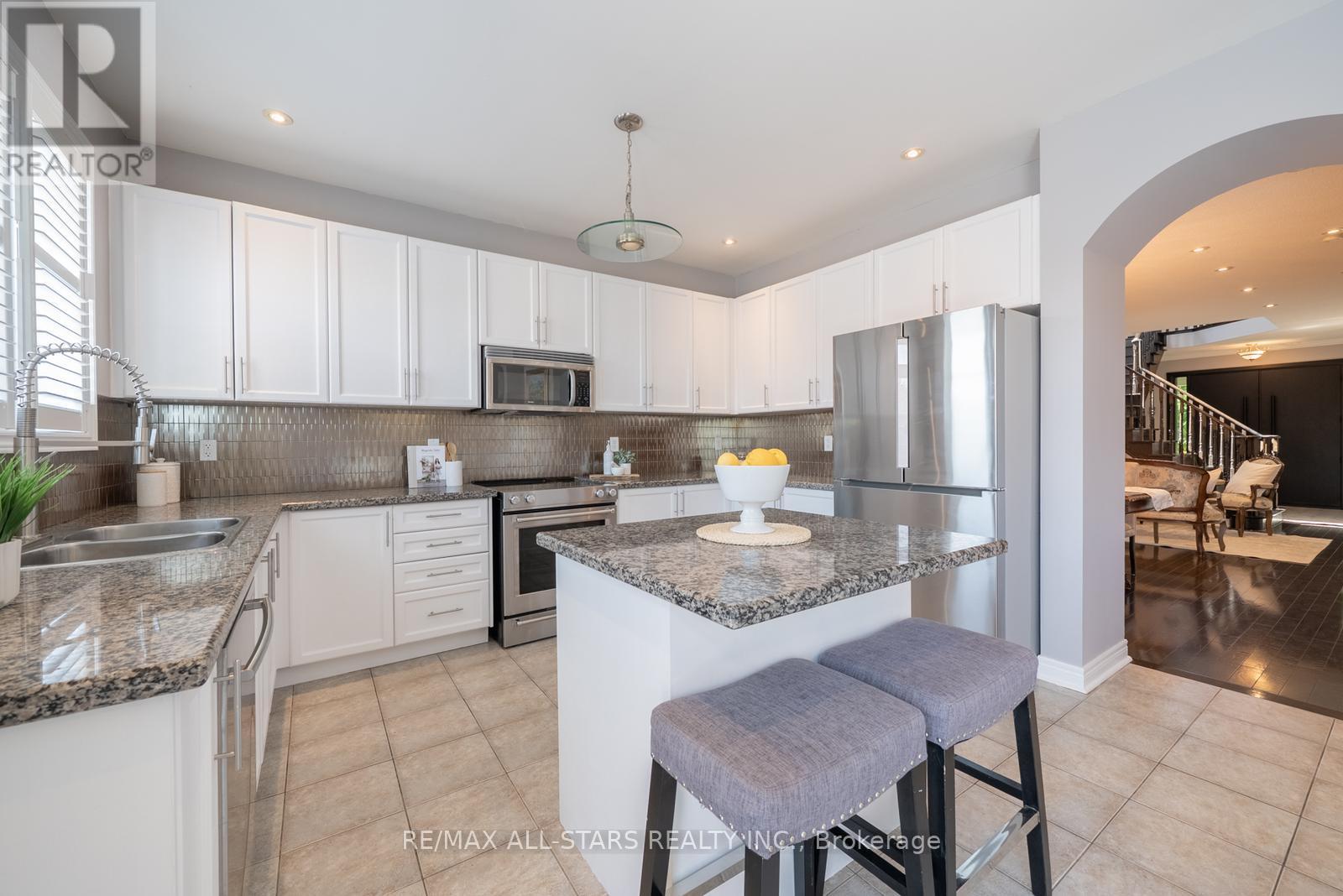 Photo 33 of 70 Isabella Garden Lane, Whitchurchstouffville ON