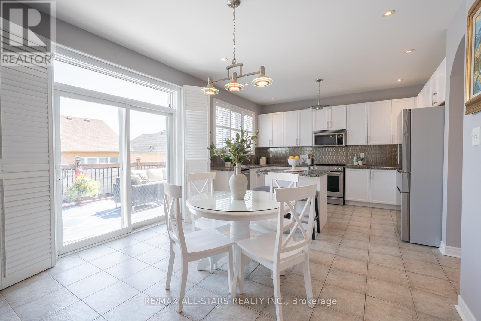 Photo 24 of 70 Isabella Garden Lane, Whitchurchstouffville ON