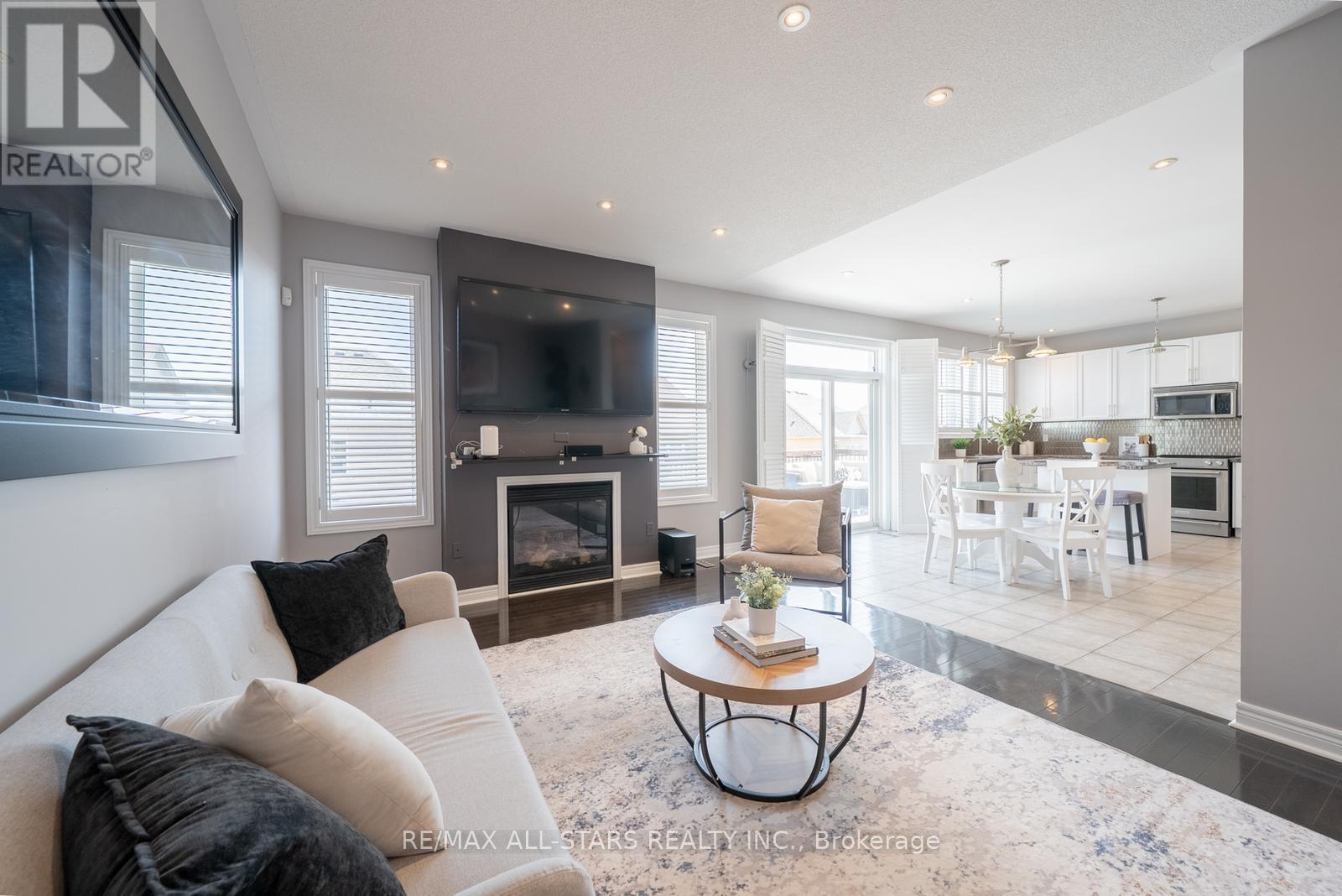 Photo 43 of 70 Isabella Garden Lane, Whitchurchstouffville ON