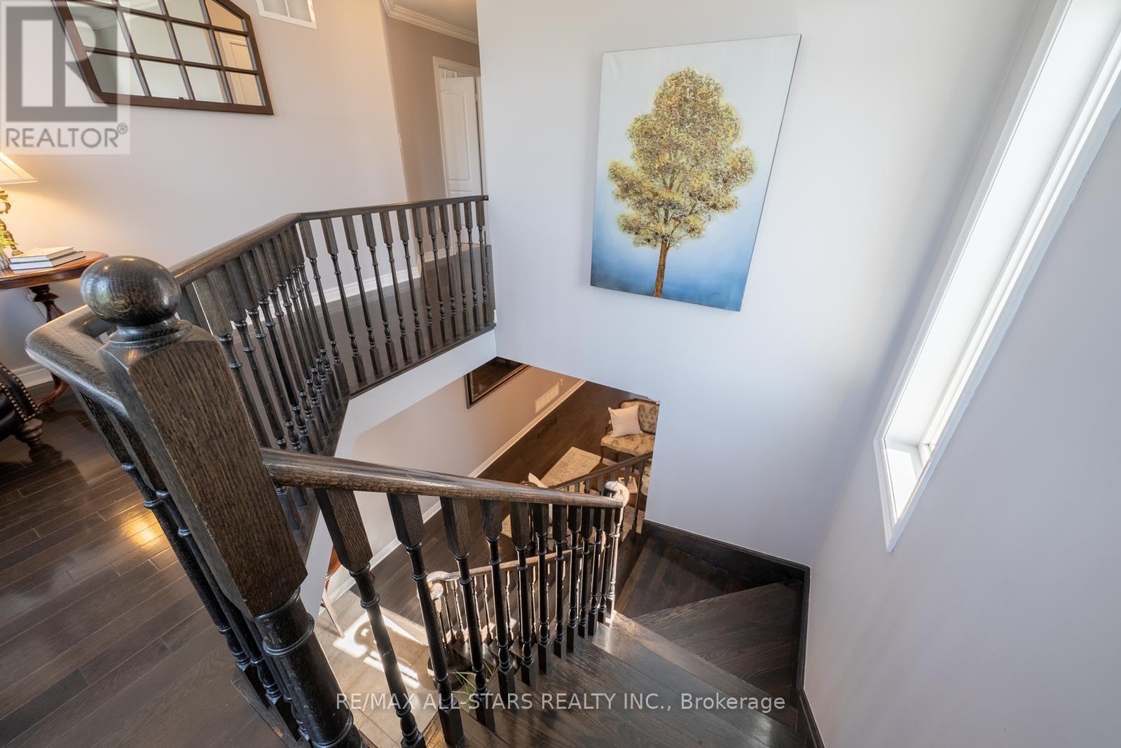 Photo 9 of 70 Isabella Garden Lane, Whitchurchstouffville ON