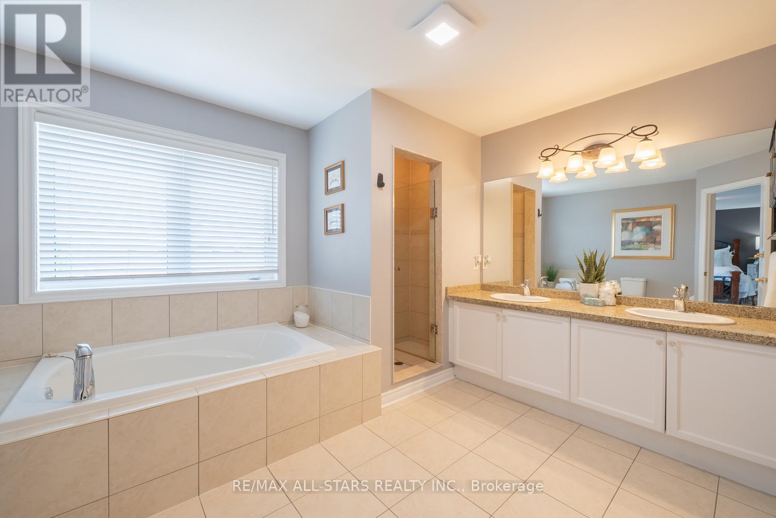 Photo 19 of 70 Isabella Garden Lane, Whitchurchstouffville ON
