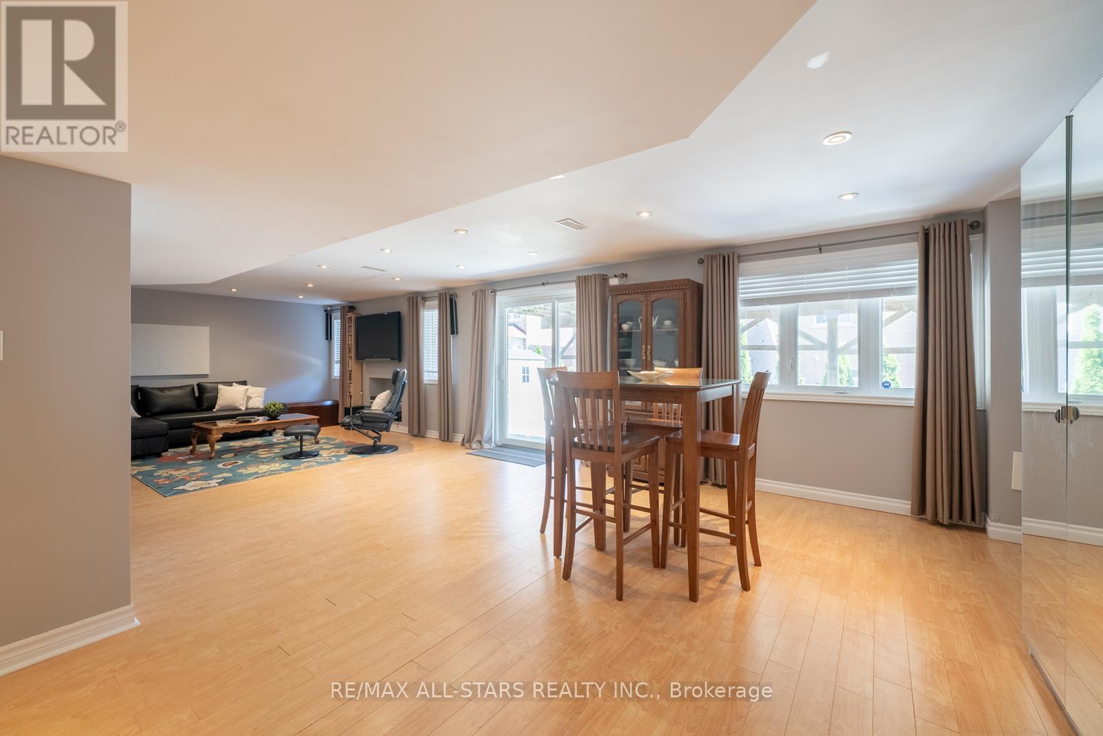 Photo 23 of 70 Isabella Garden Lane, Whitchurchstouffville ON