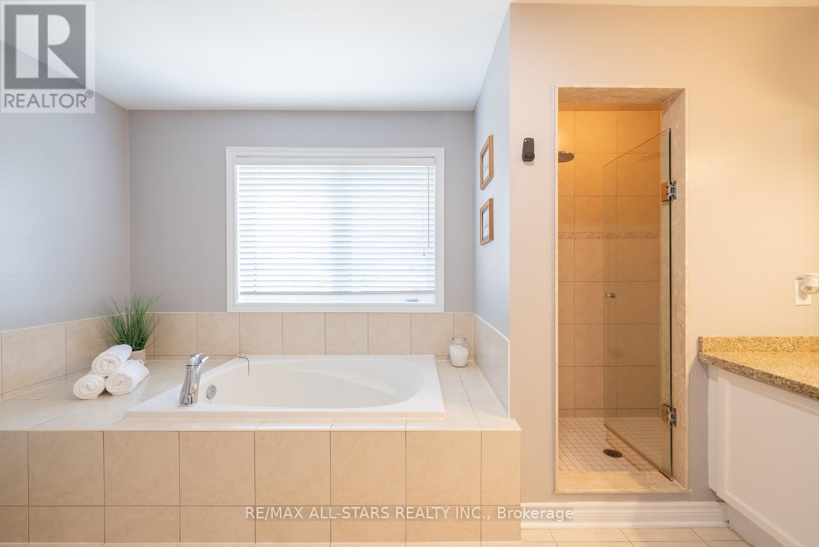 Photo 39 of 70 Isabella Garden Lane, Whitchurchstouffville ON