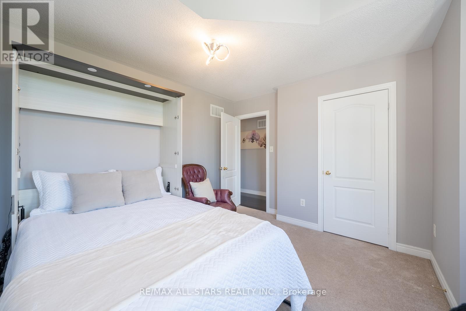 Photo 17 of 70 Isabella Garden Lane, Whitchurchstouffville ON