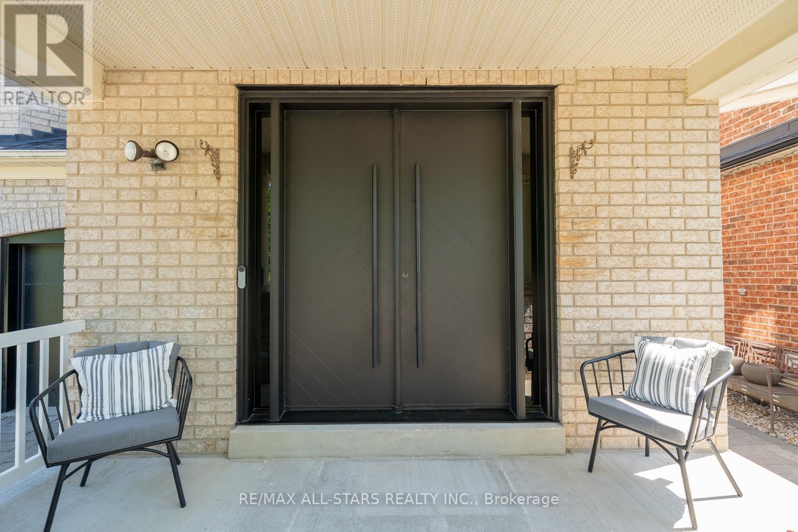 Photo 40 of 70 Isabella Garden Lane, Whitchurchstouffville ON