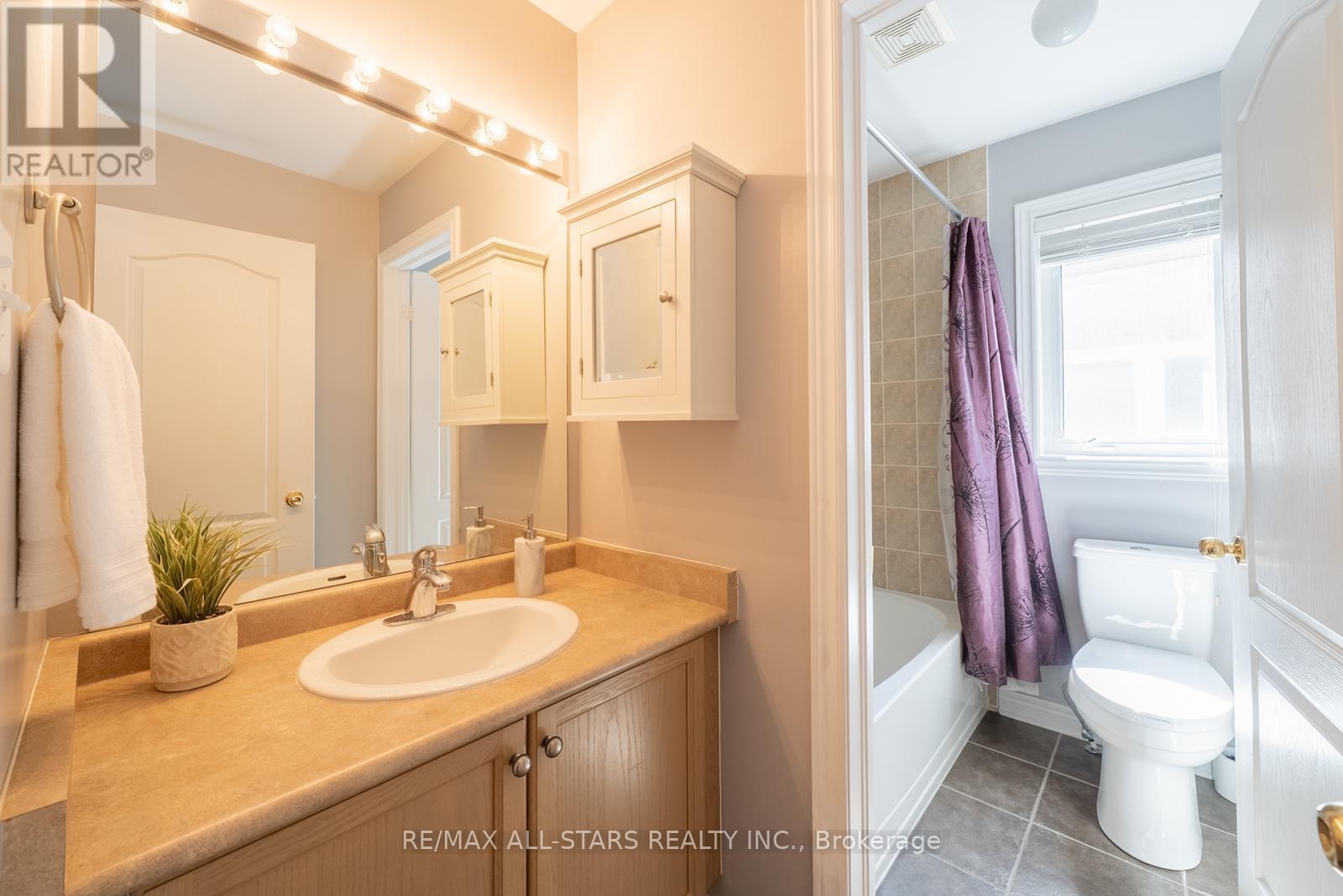 Photo 35 of 70 Isabella Garden Lane, Whitchurchstouffville ON