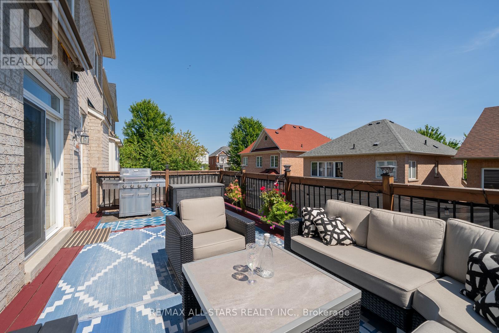 Photo 27 of 70 Isabella Garden Lane, Whitchurchstouffville ON