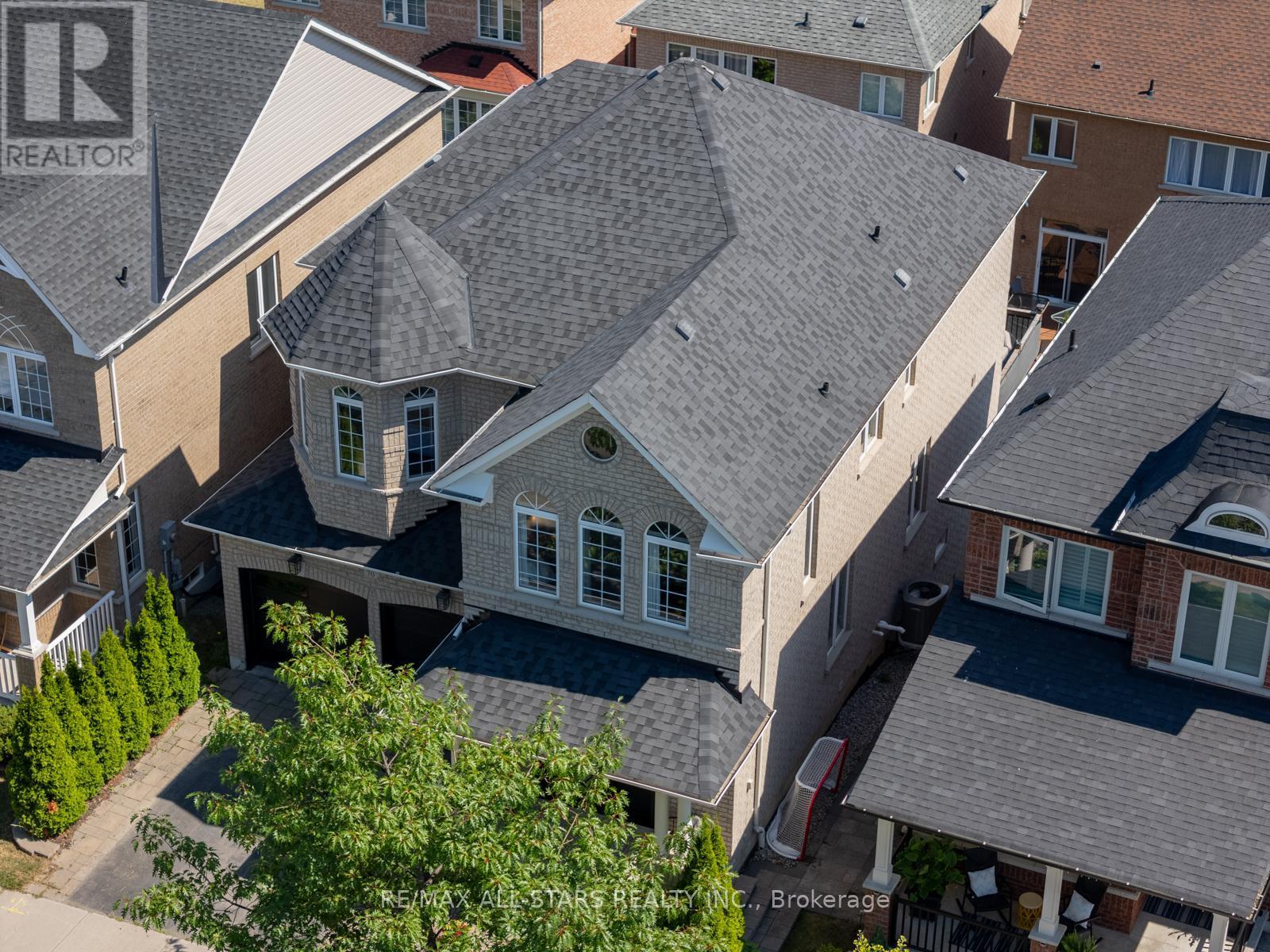 Photo 8 of 70 Isabella Garden Lane, Whitchurchstouffville ON
