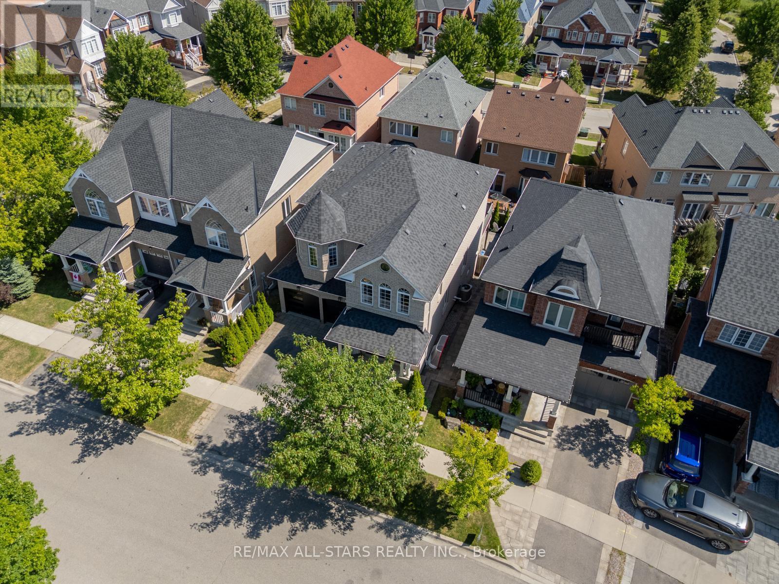 Photo 28 of 70 Isabella Garden Lane, Whitchurchstouffville ON