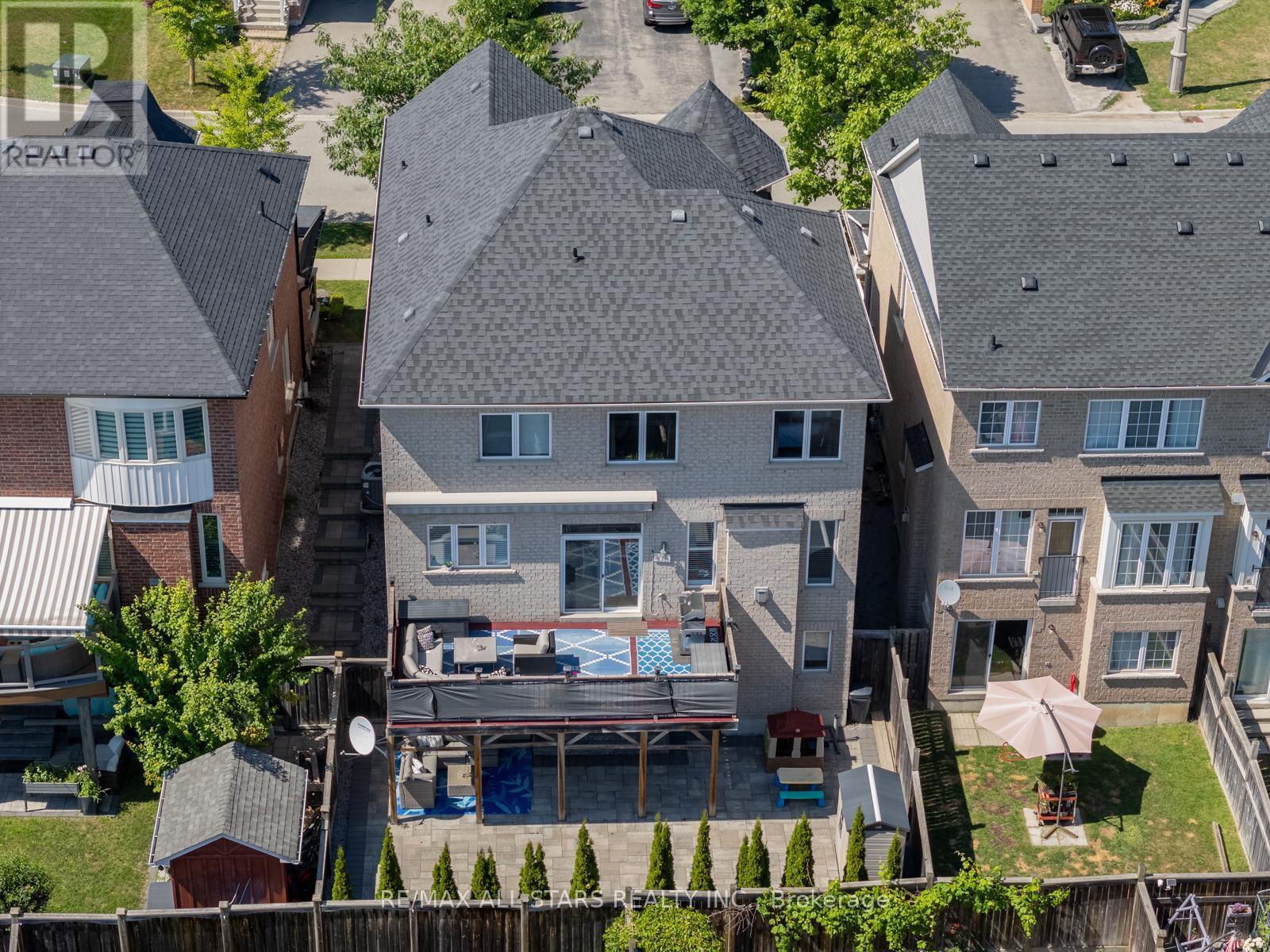 Photo 26 of 70 Isabella Garden Lane, Whitchurchstouffville ON