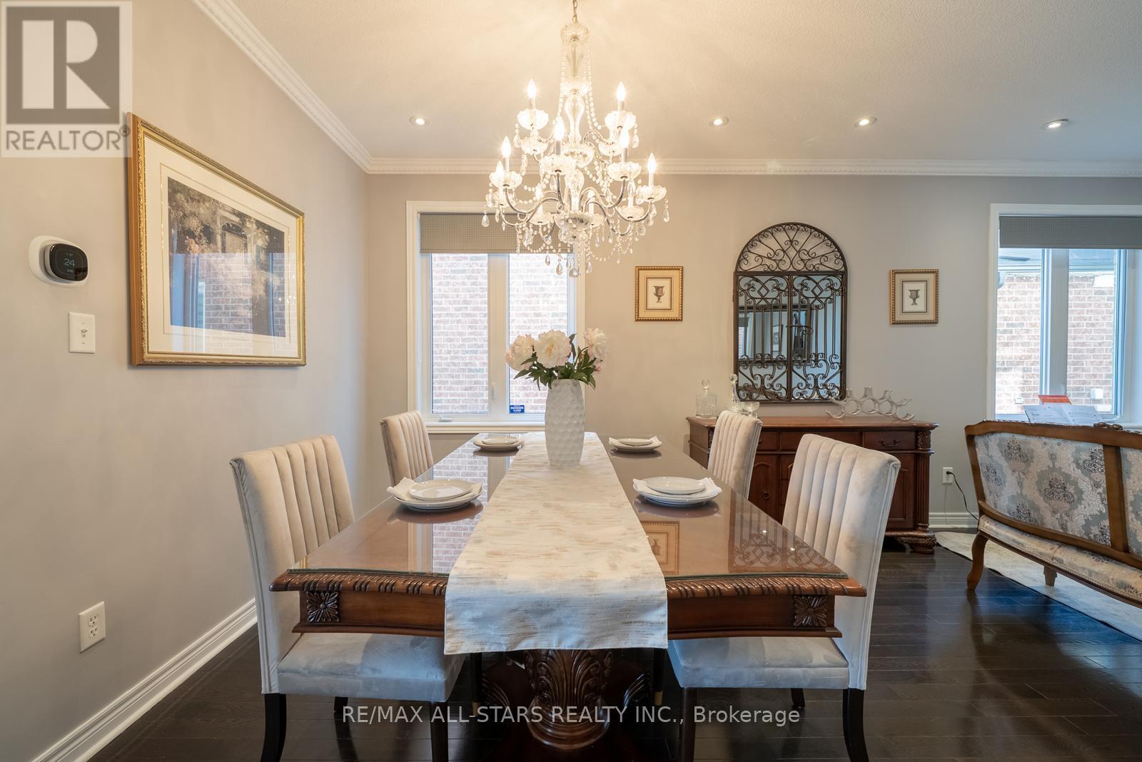 Photo 2 of 70 Isabella Garden Lane, Whitchurchstouffville ON