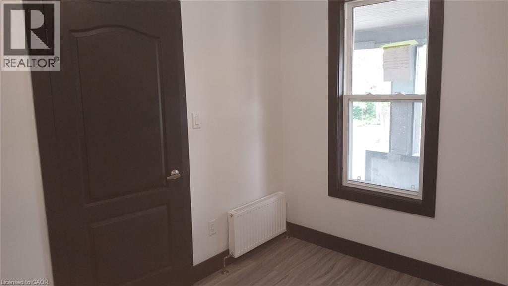 Photo 10 of 98 Welland Street N, Thorold ON