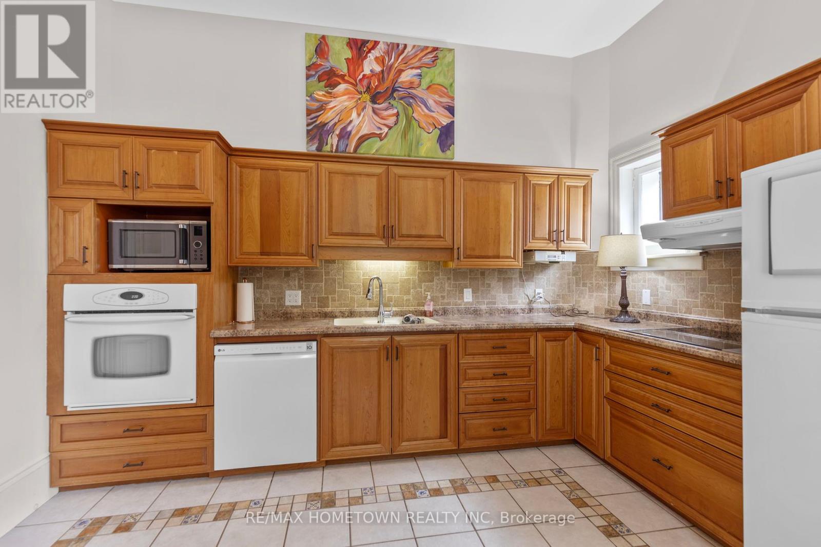 Photo 22 of 157 Dibble Street W, Prescott ON