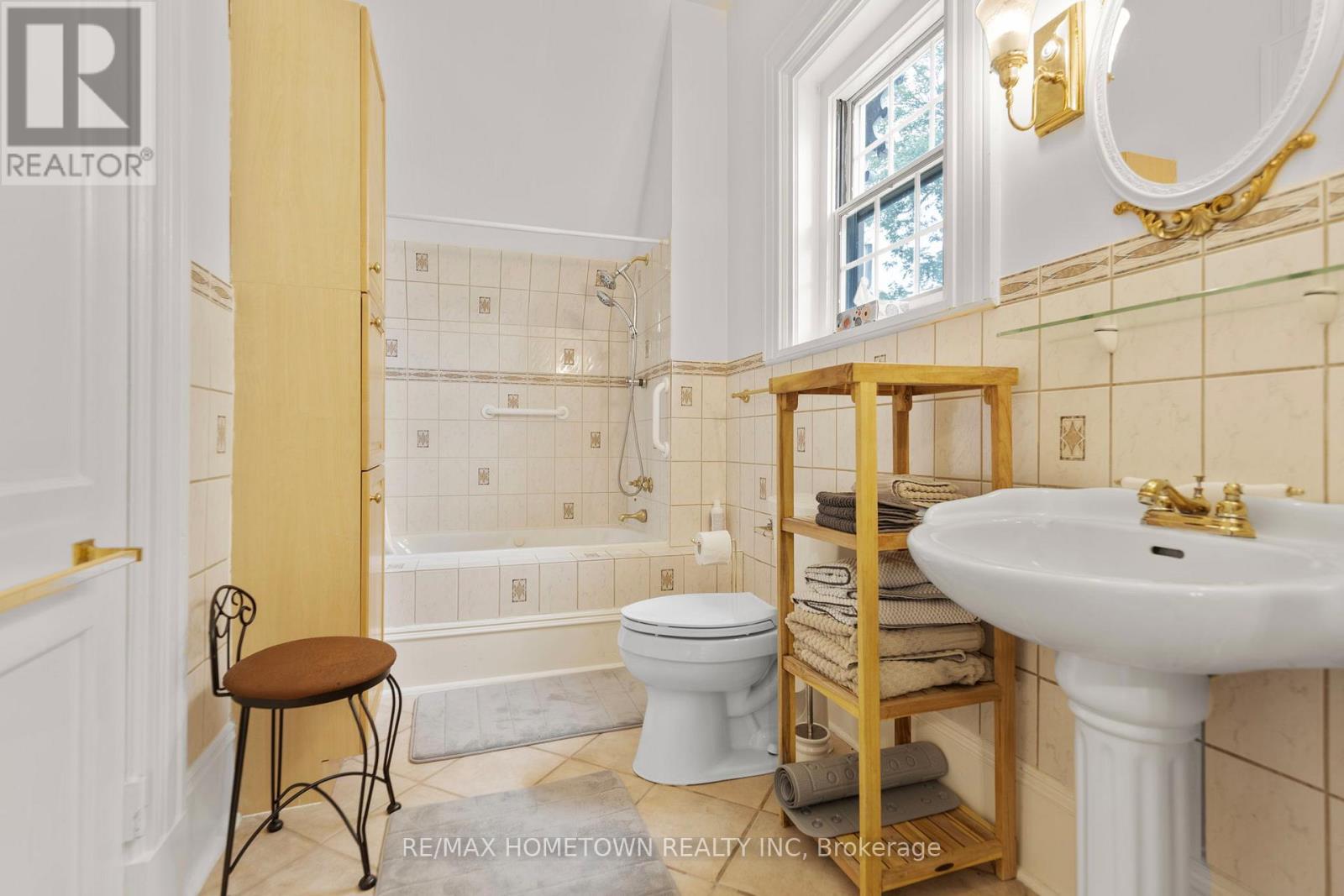 Photo 5 of 157 Dibble Street W, Prescott ON