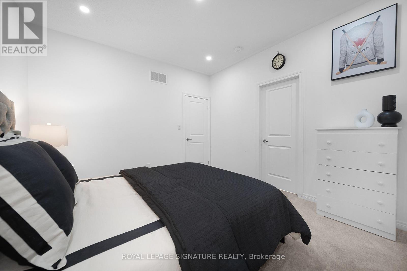 Photo 25 of 372 Clockwork Drive, Brampton ON