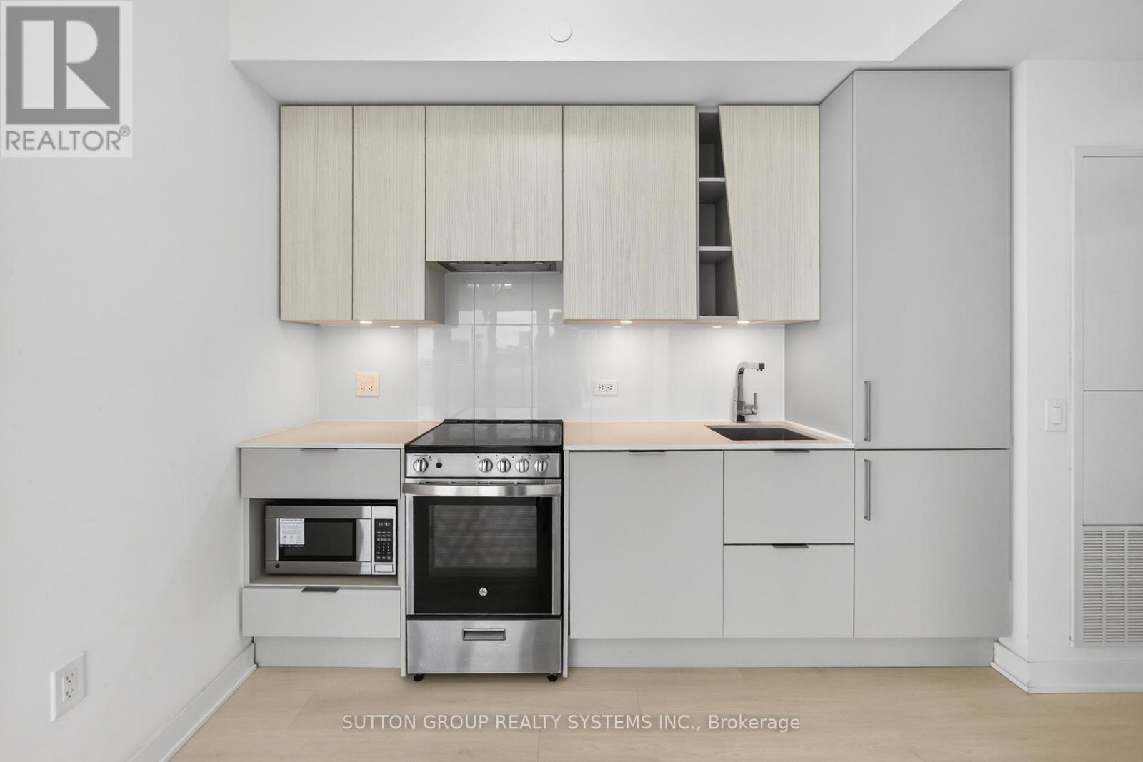 Photo 1 of 4710 3900 Confederation Parkway, Mississauga ON