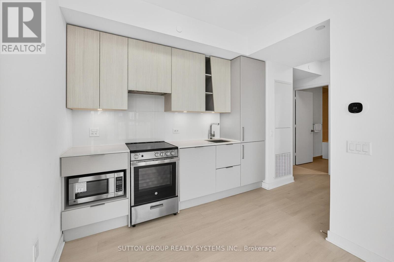 Photo 10 of 4710 3900 Confederation Parkway, Mississauga ON
