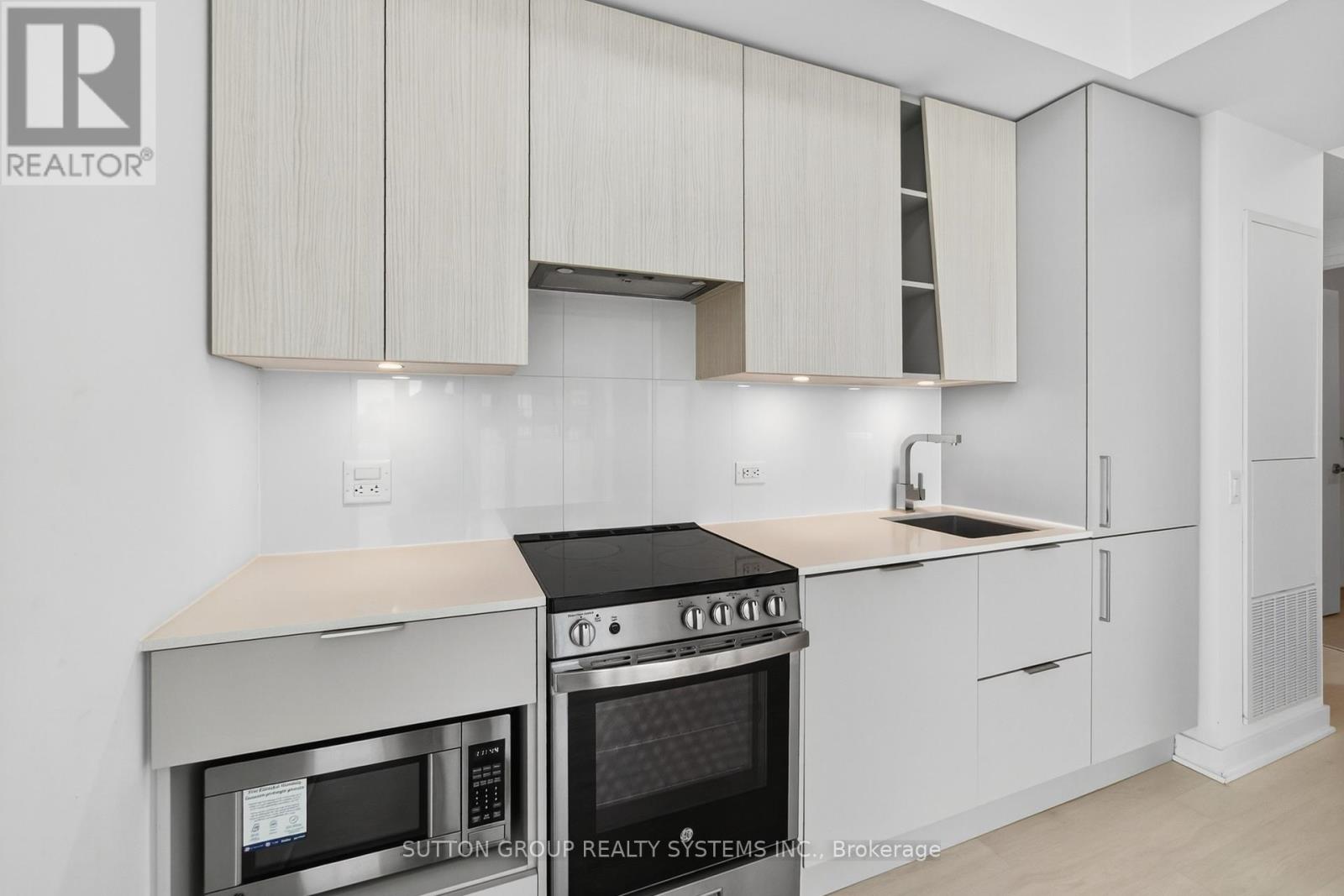 Photo 6 of 4710 3900 Confederation Parkway, Mississauga ON