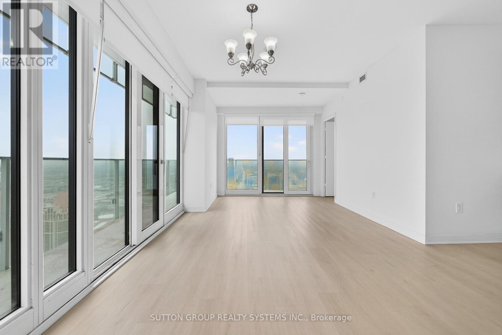 Photo 2 of 4710 3900 Confederation Parkway, Mississauga ON