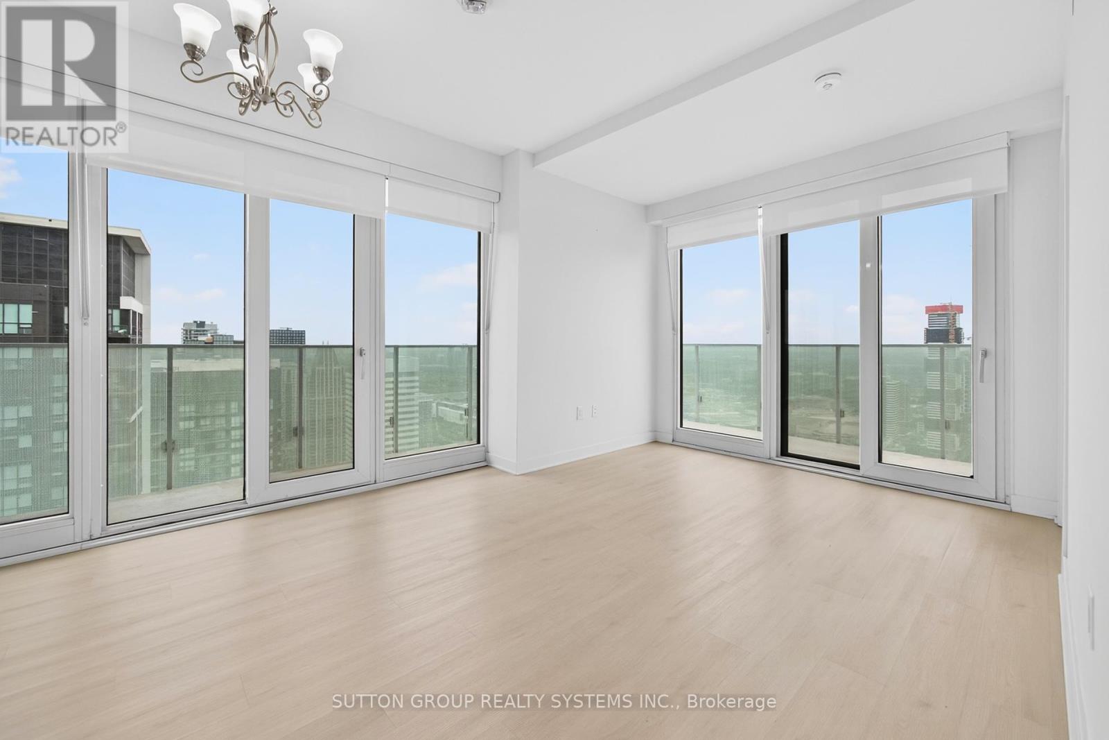 Photo 3 of 4710 3900 Confederation Parkway, Mississauga ON