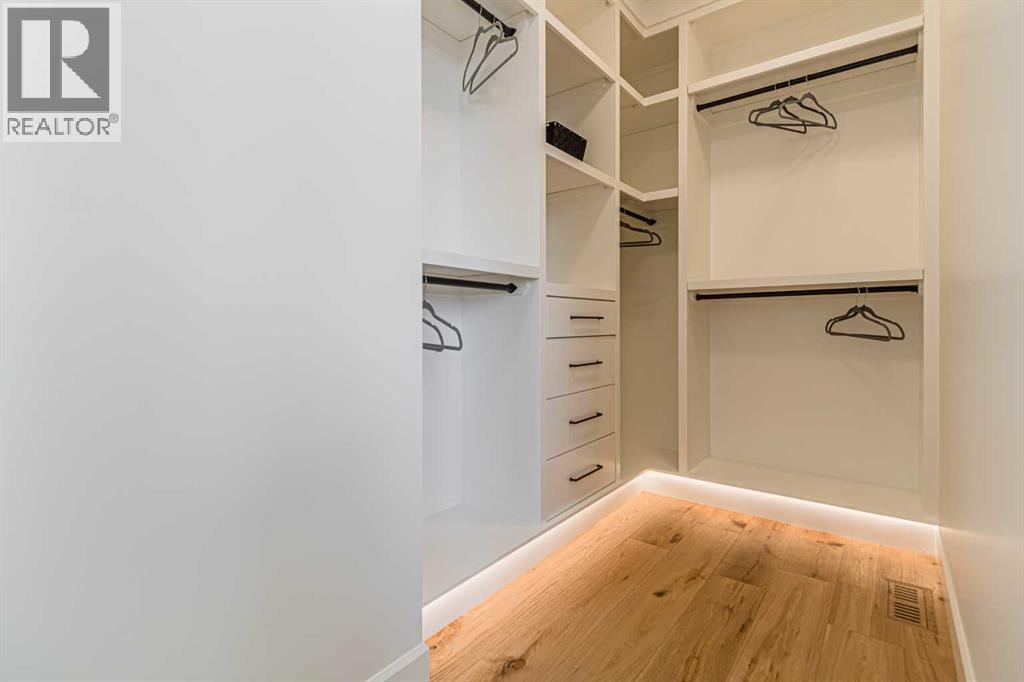 Photo 18 of 1940 50 Avenue Sw, Calgary AB