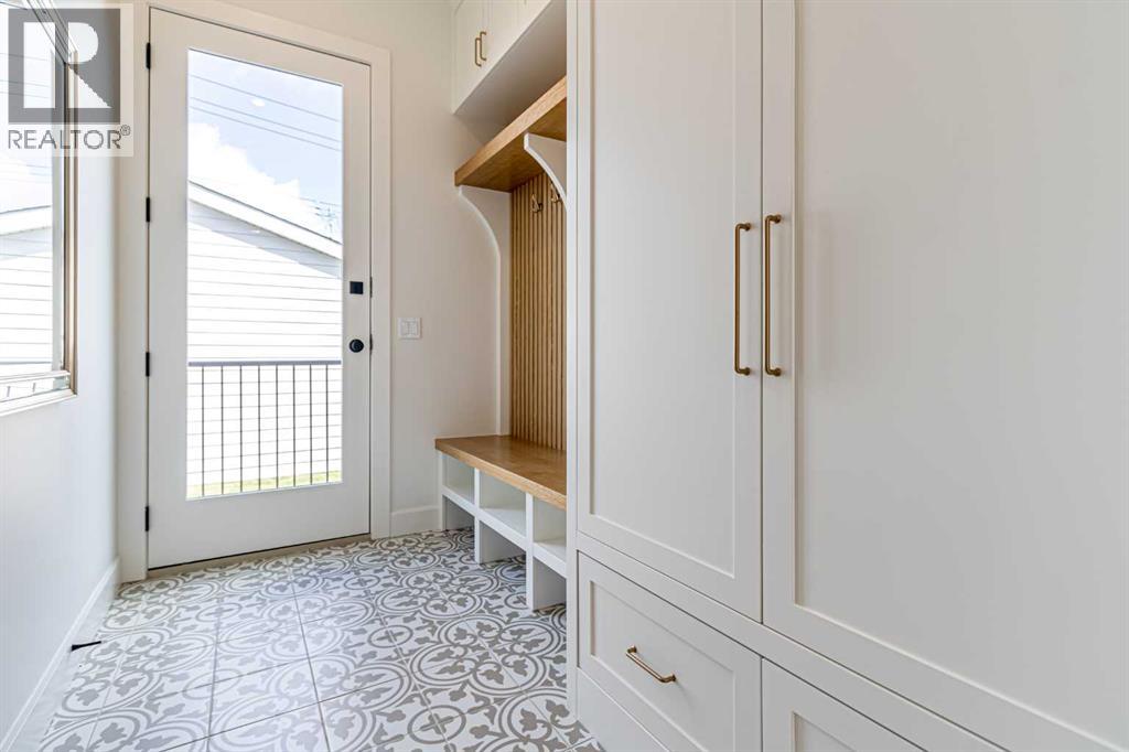 Photo 11 of 1940 50 Avenue Sw, Calgary AB