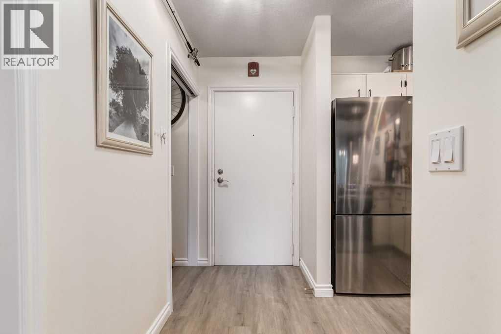 Photo 10 of 211 2204 1 Street Sw, Calgary AB