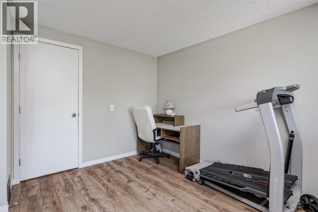 Photo 18 of 29 99 Midpark Gardens Se, Calgary AB