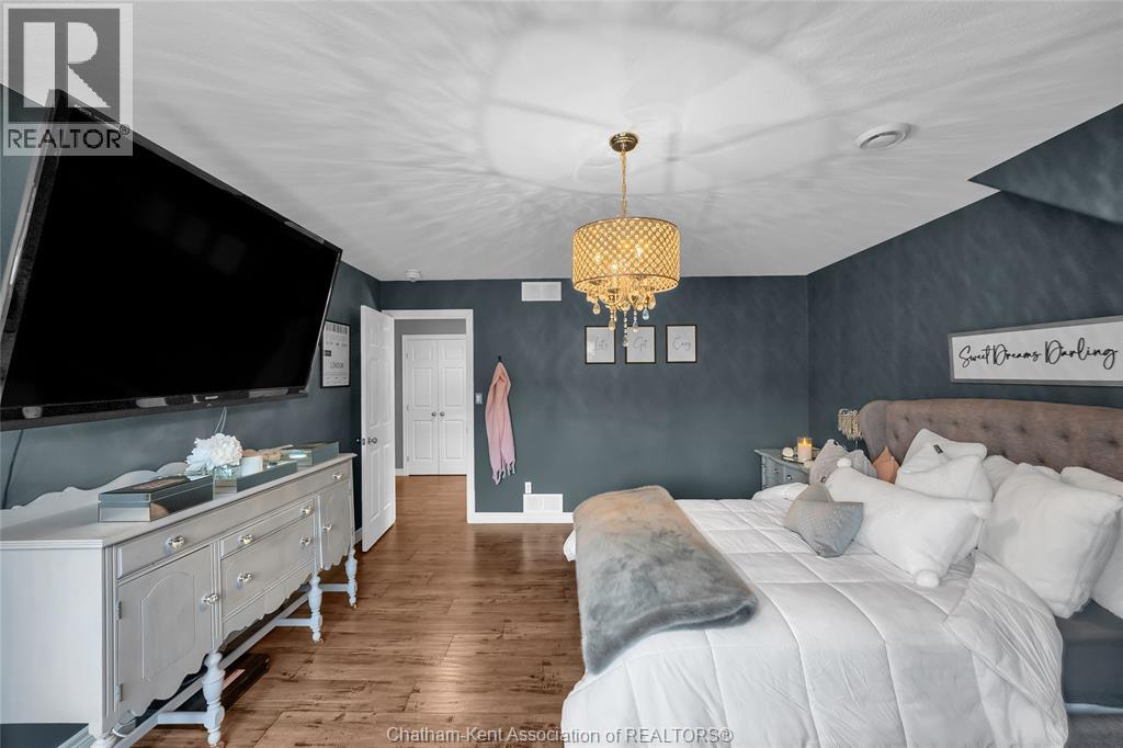 Photo 5 of 247 Hudson Drive, Chatham ON