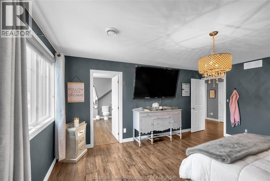 Photo 8 of 247 Hudson Drive, Chatham ON