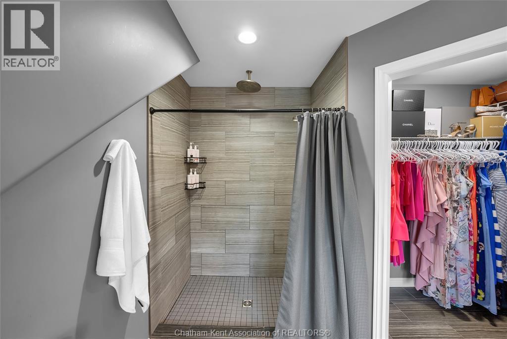 Photo 10 of 247 Hudson Drive, Chatham ON