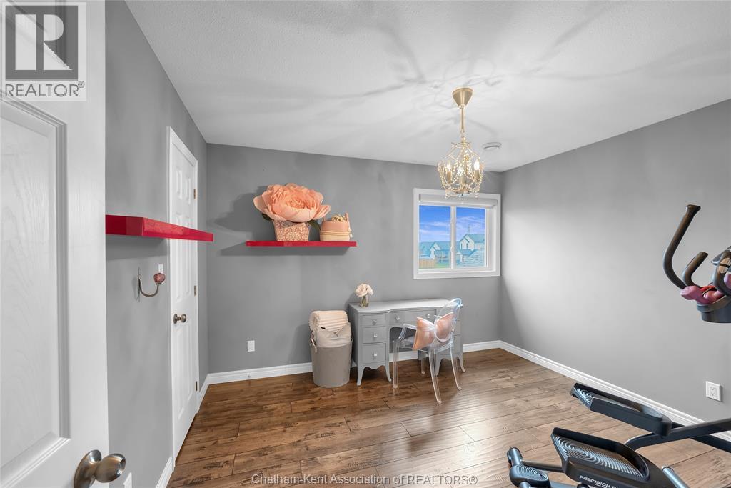 Photo 11 of 247 Hudson Drive, Chatham ON